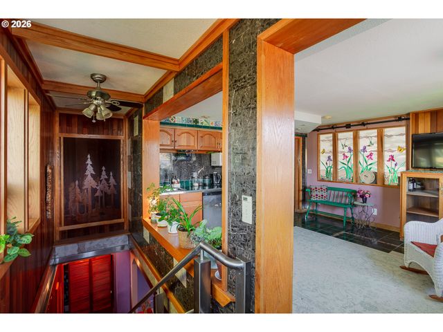 967 RAINBOW Dr, Springfield, OR 97477