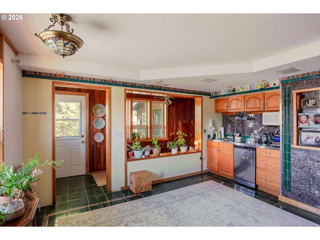 967 RAINBOW Dr, Springfield, OR 97477