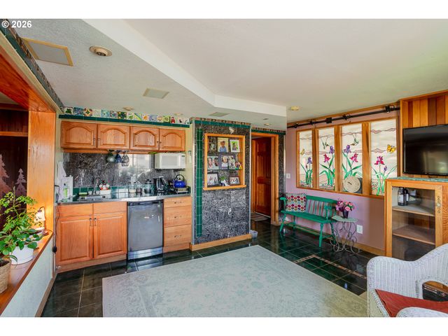 967 RAINBOW Dr, Springfield, OR 97477