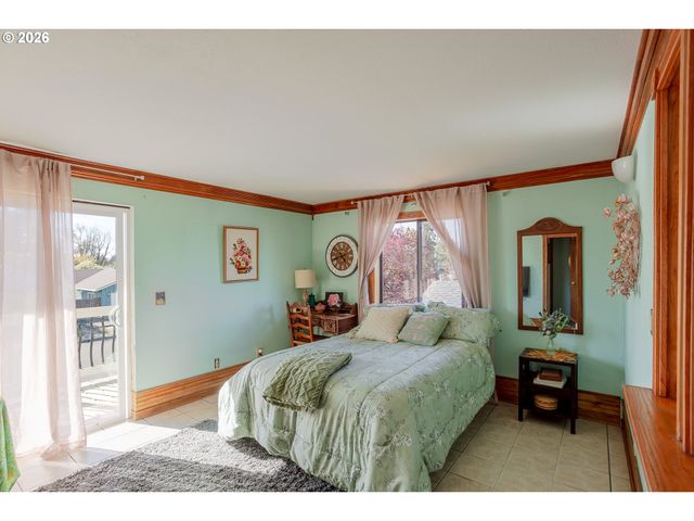 967 RAINBOW Dr, Springfield, OR 97477