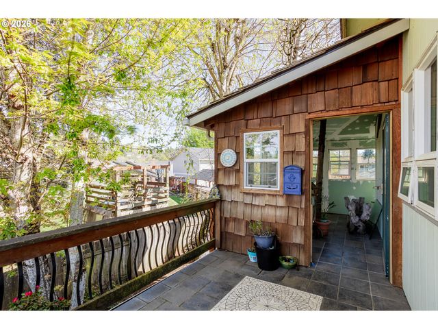 967 RAINBOW Dr, Springfield, OR 97477