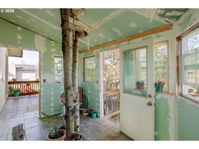 967 RAINBOW Dr, Springfield, OR 97477