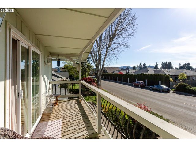 967 RAINBOW Dr, Springfield, OR 97477