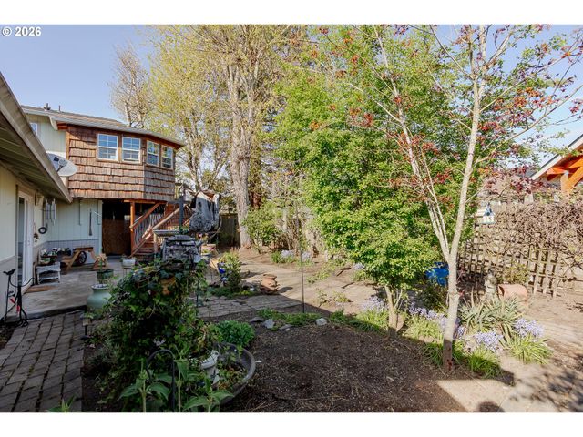 967 RAINBOW Dr, Springfield, OR 97477