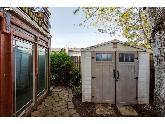 967 RAINBOW Dr, Springfield, OR 97477