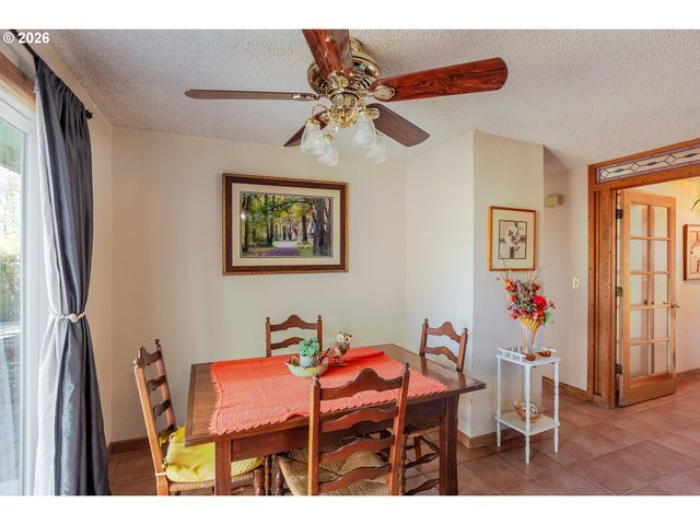 967 RAINBOW Dr, Springfield, OR 97477