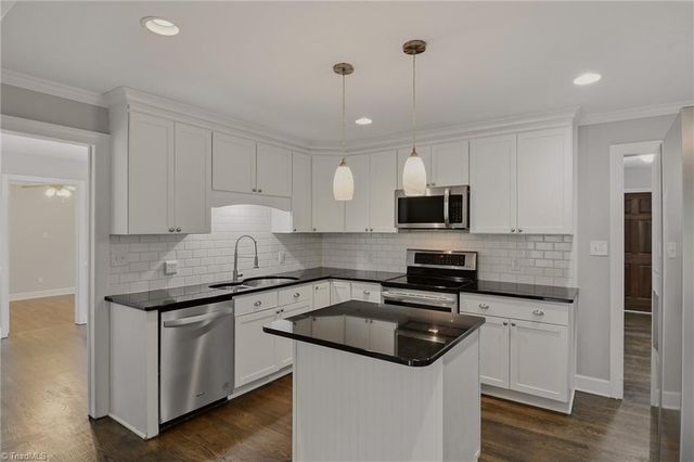 1000 Huntingdon Road, Winston-salem, NC 27104