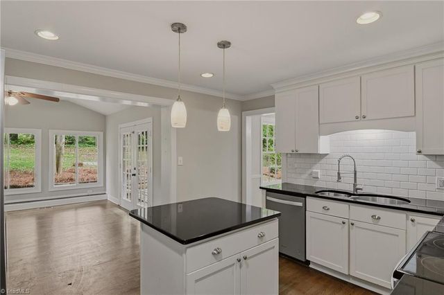 1000 Huntingdon Road, Winston-salem, NC 27104