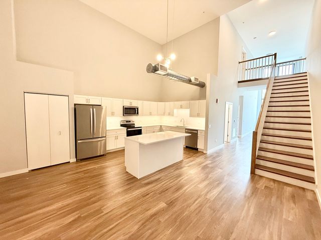 1900 W Lawrence Avenue 212, Chicago, IL 60640