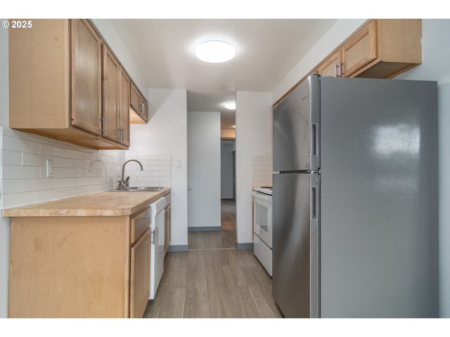 885 Ne SUNSET St 22, Roseburg, OR 97470