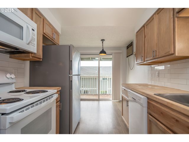 885 Ne SUNSET St 22, Roseburg, OR 97470