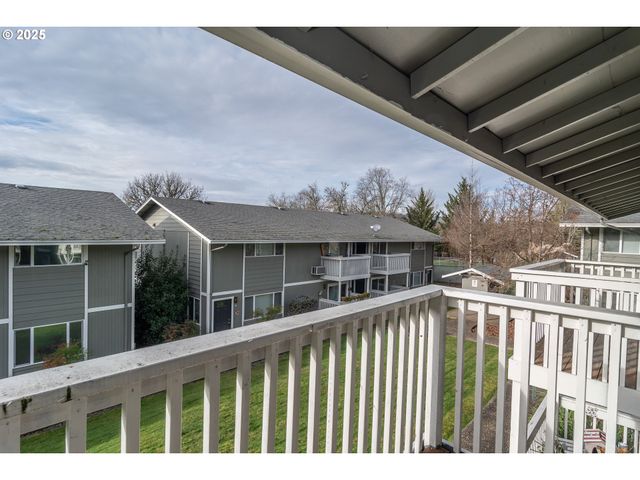 885 Ne SUNSET St 22, Roseburg, OR 97470