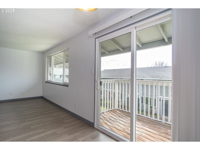885 Ne SUNSET St 22, Roseburg, OR 97470