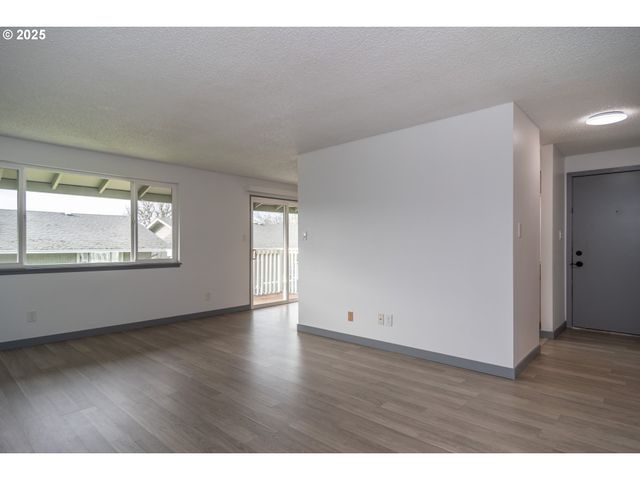 885 Ne SUNSET St 22, Roseburg, OR 97470