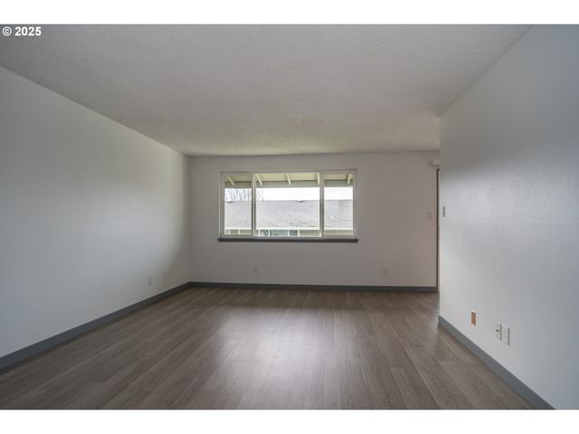 885 Ne SUNSET St 22, Roseburg, OR 97470