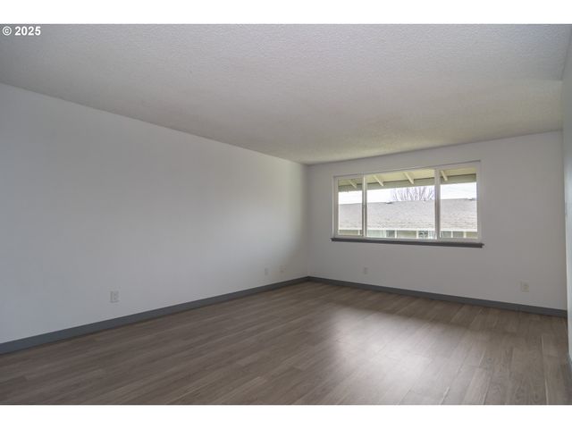 885 Ne SUNSET St 22, Roseburg, OR 97470