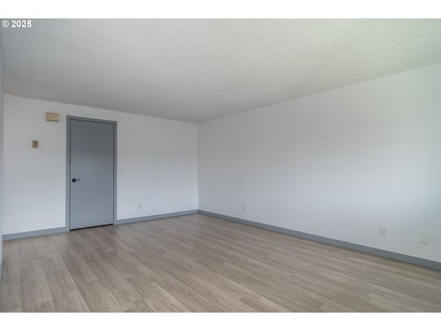 885 Ne SUNSET St 22, Roseburg, OR 97470