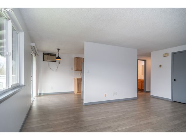 885 Ne SUNSET St 22, Roseburg, OR 97470