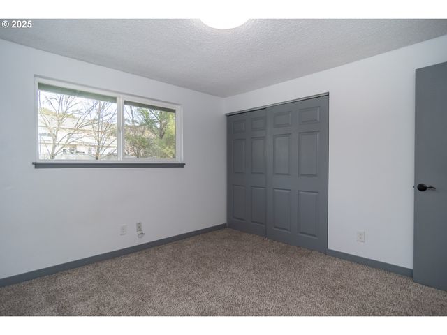 885 Ne SUNSET St 22, Roseburg, OR 97470