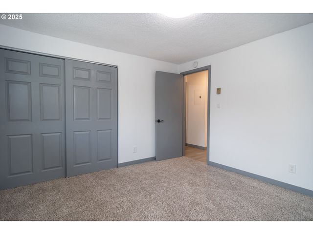 885 Ne SUNSET St 22, Roseburg, OR 97470