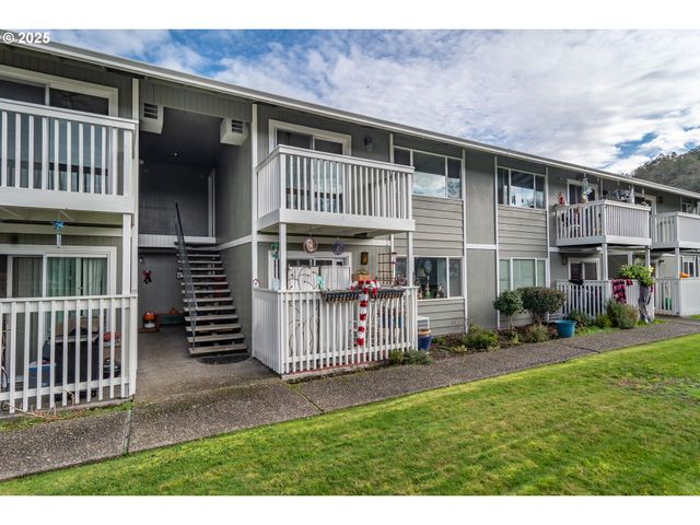 885 Ne SUNSET St 22, Roseburg, OR 97470