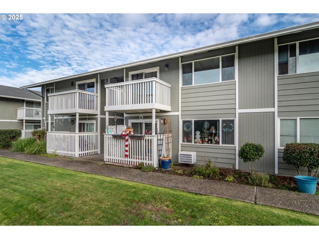 885 Ne SUNSET St 22, Roseburg, OR 97470