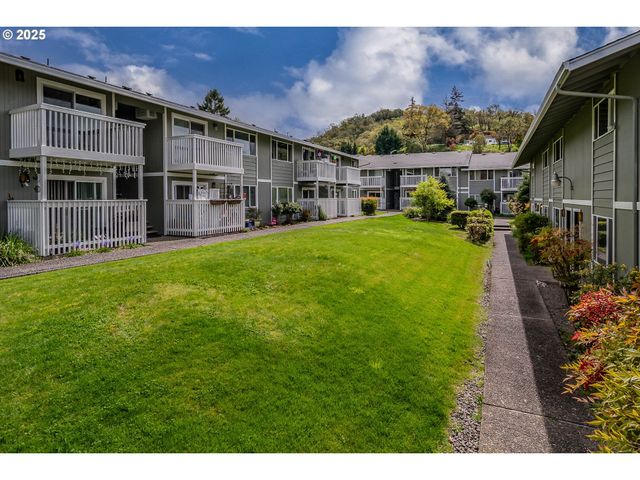 885 Ne SUNSET St 22, Roseburg, OR 97470