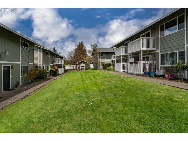 885 Ne SUNSET St 22, Roseburg, OR 97470