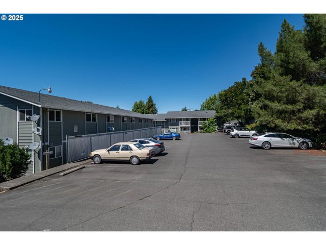 885 Ne SUNSET St 22, Roseburg, OR 97470