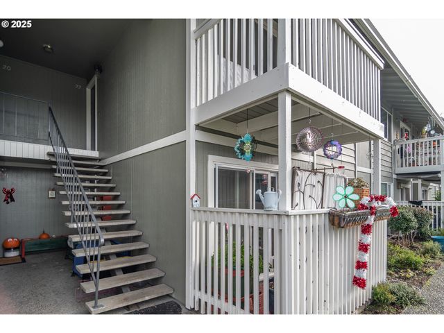 885 Ne SUNSET St 22, Roseburg, OR 97470