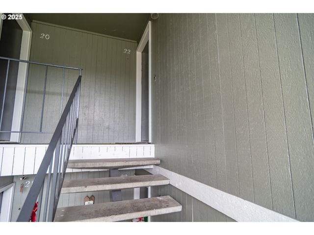 885 Ne SUNSET St 22, Roseburg, OR 97470