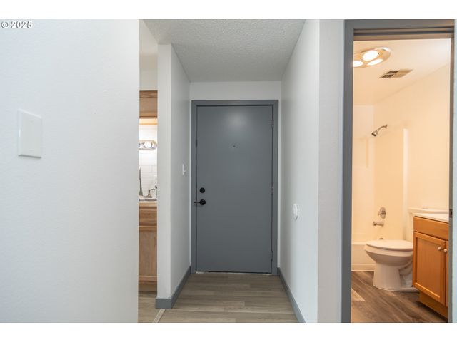 885 Ne SUNSET St 22, Roseburg, OR 97470