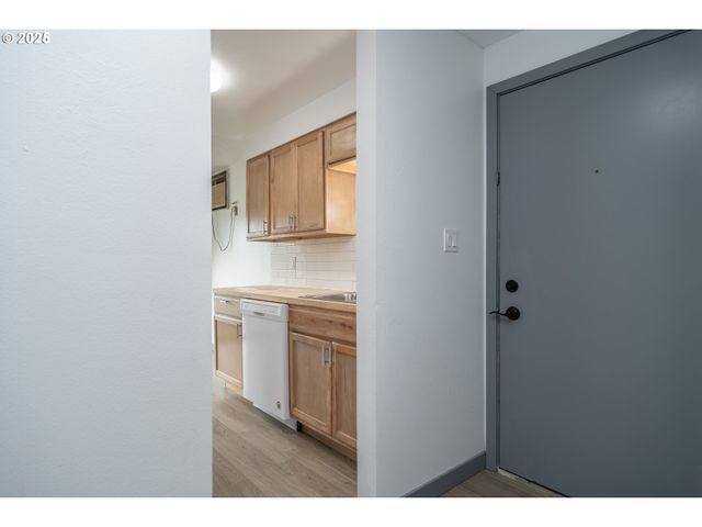 885 Ne SUNSET St 22, Roseburg, OR 97470