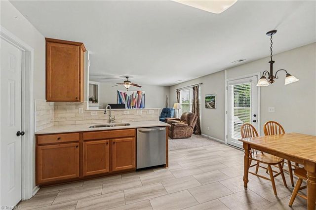 4562 Westhill Place, Kernersville, NC 27284