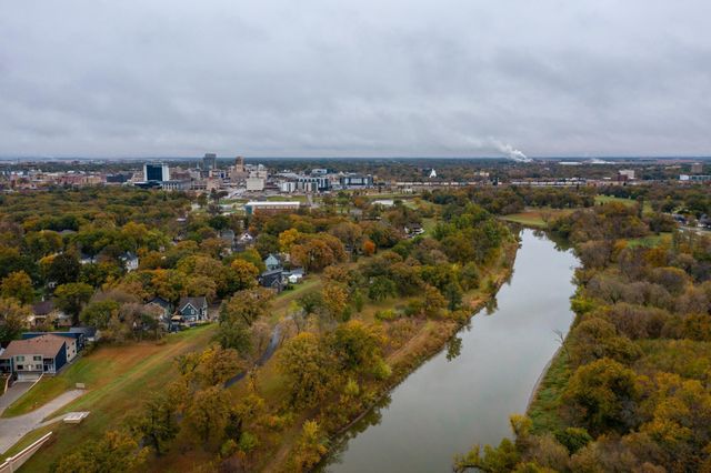 361 8th Avenue S, Fargo, ND 58103