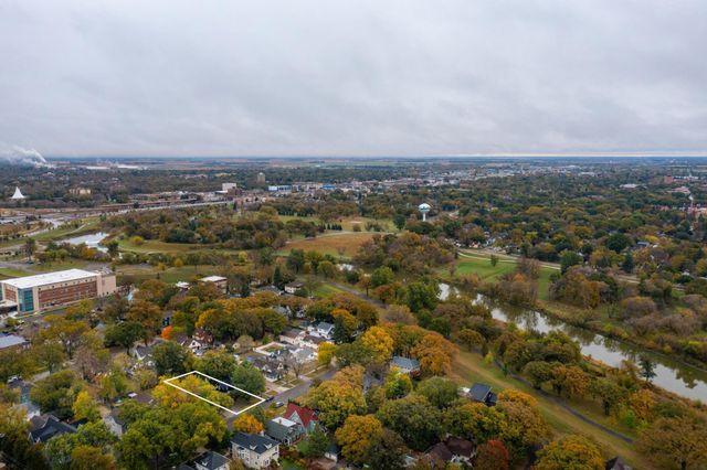 361 8th Avenue S, Fargo, ND 58103