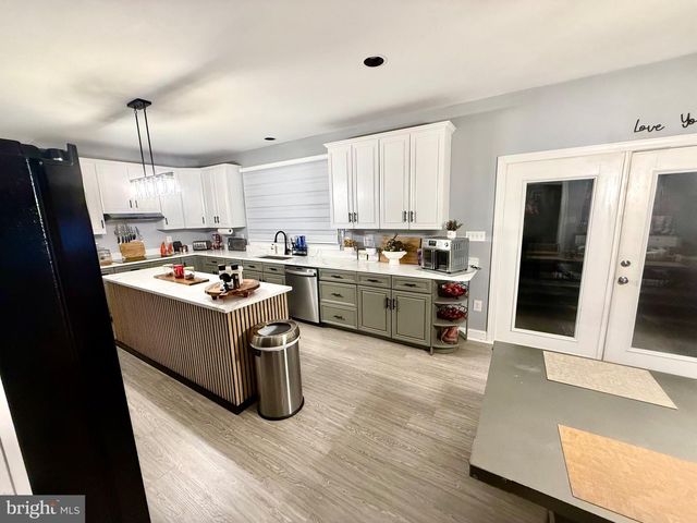 75 W BAY FRONT RD, Lothian, MD 20711