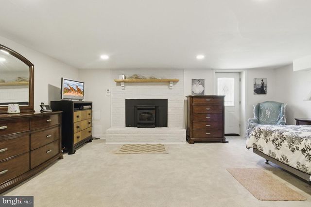 75 W BAY FRONT RD, Lothian, MD 20711