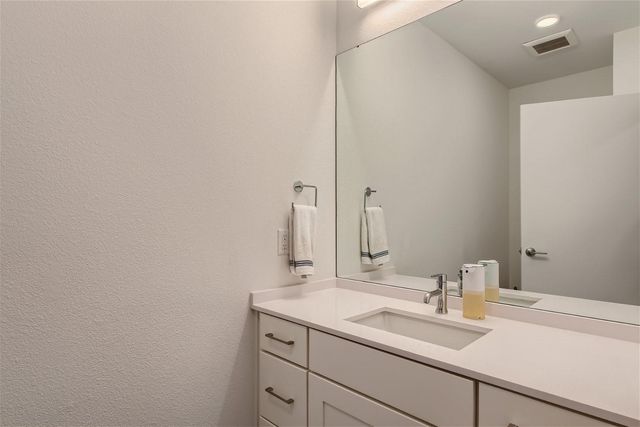 900 S 1st ST 421, Austin, TX 78704