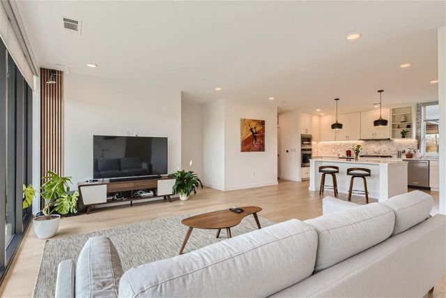 900 S 1st ST 421, Austin, TX 78704