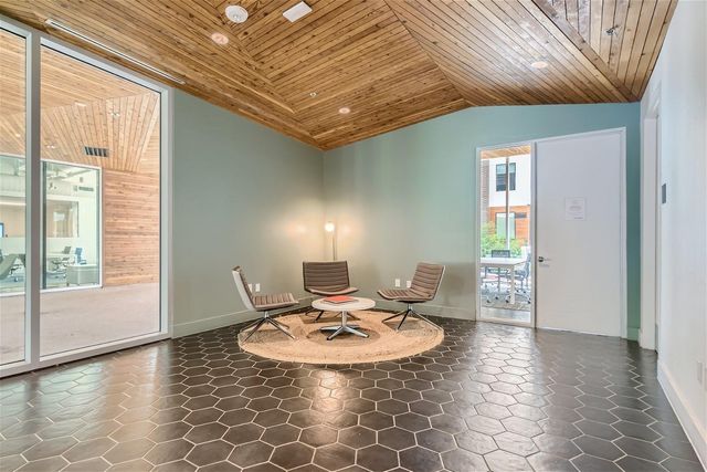 900 S 1st ST 421, Austin, TX 78704