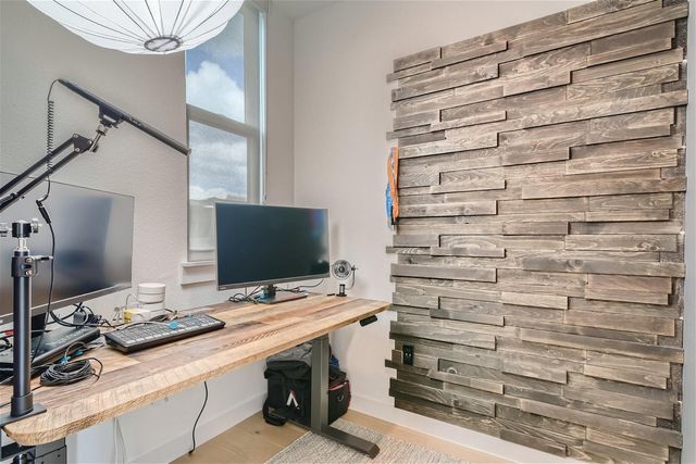 900 S 1st ST 421, Austin, TX 78704