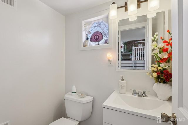 12 Mackenzie Lane, Plainsboro, NJ 08536