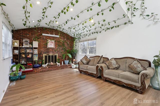 12 Mackenzie Lane, Plainsboro, NJ 08536