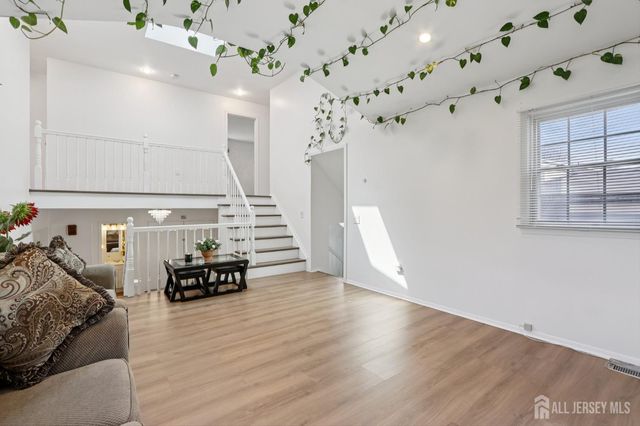 12 Mackenzie Lane, Plainsboro, NJ 08536