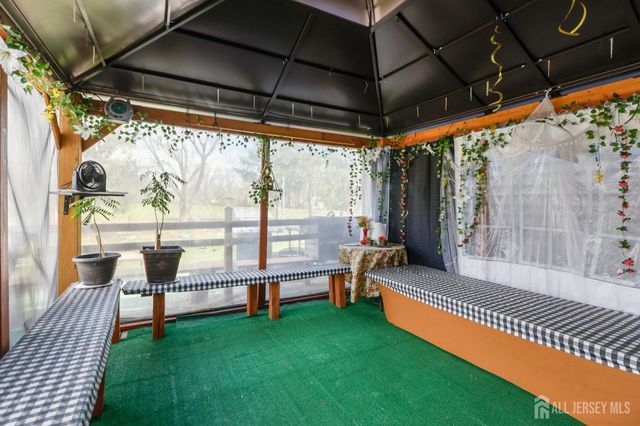 12 Mackenzie Lane, Plainsboro, NJ 08536