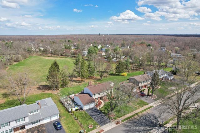 12 Mackenzie Lane, Plainsboro, NJ 08536