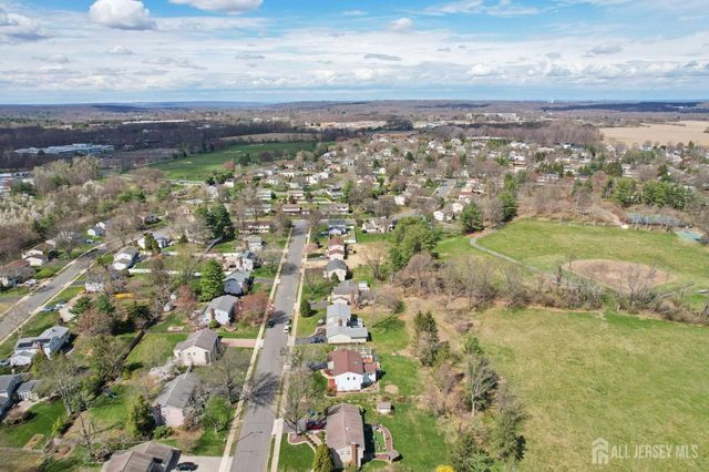 12 Mackenzie Lane, Plainsboro, NJ 08536