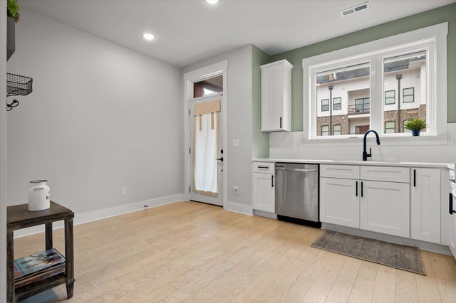 725 N Market Street 5, Chattanooga, TN 37405