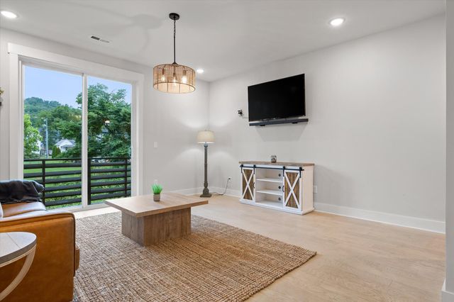 725 N Market Street 5, Chattanooga, TN 37405